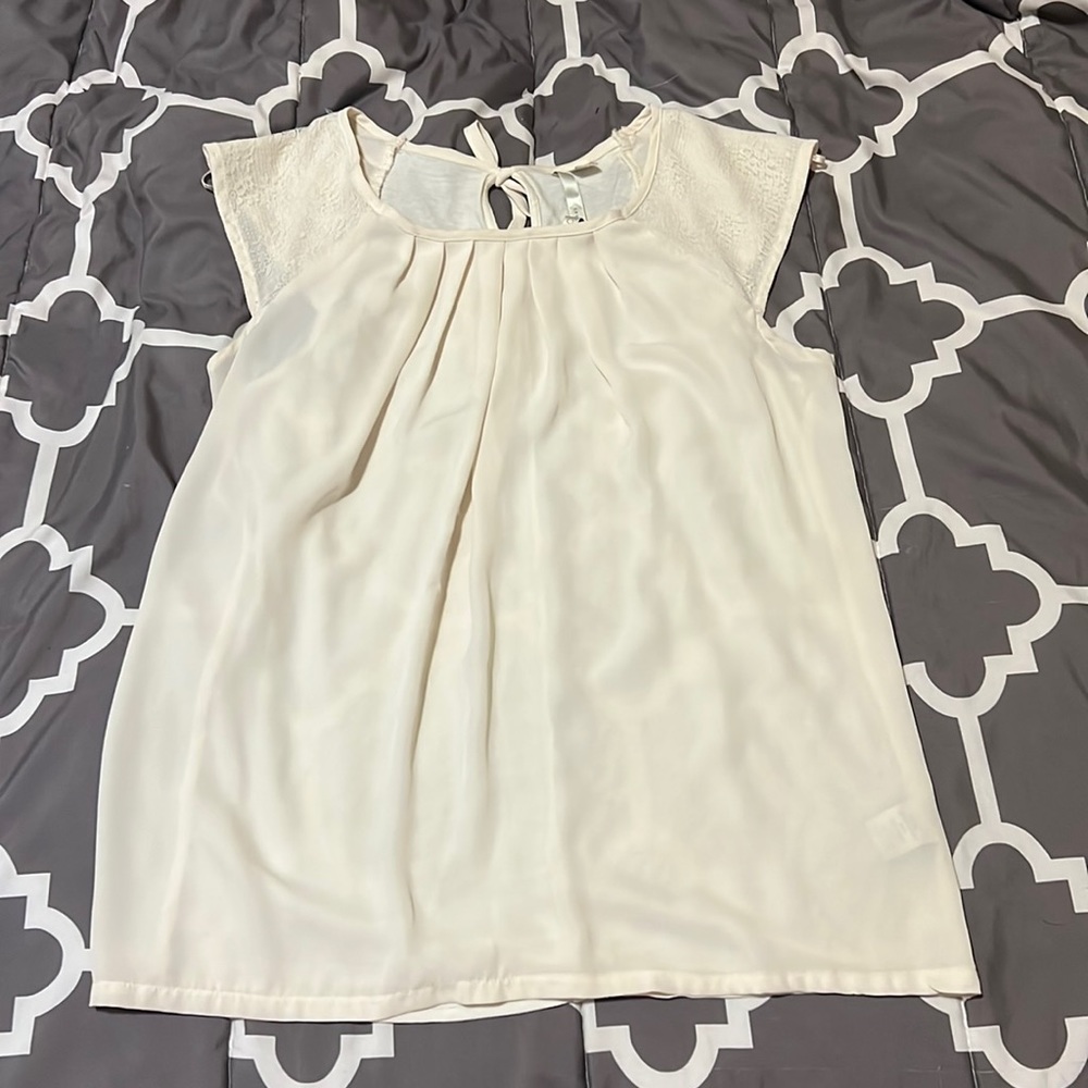 Ivory blouse with tie keyhole and lace sleeves
